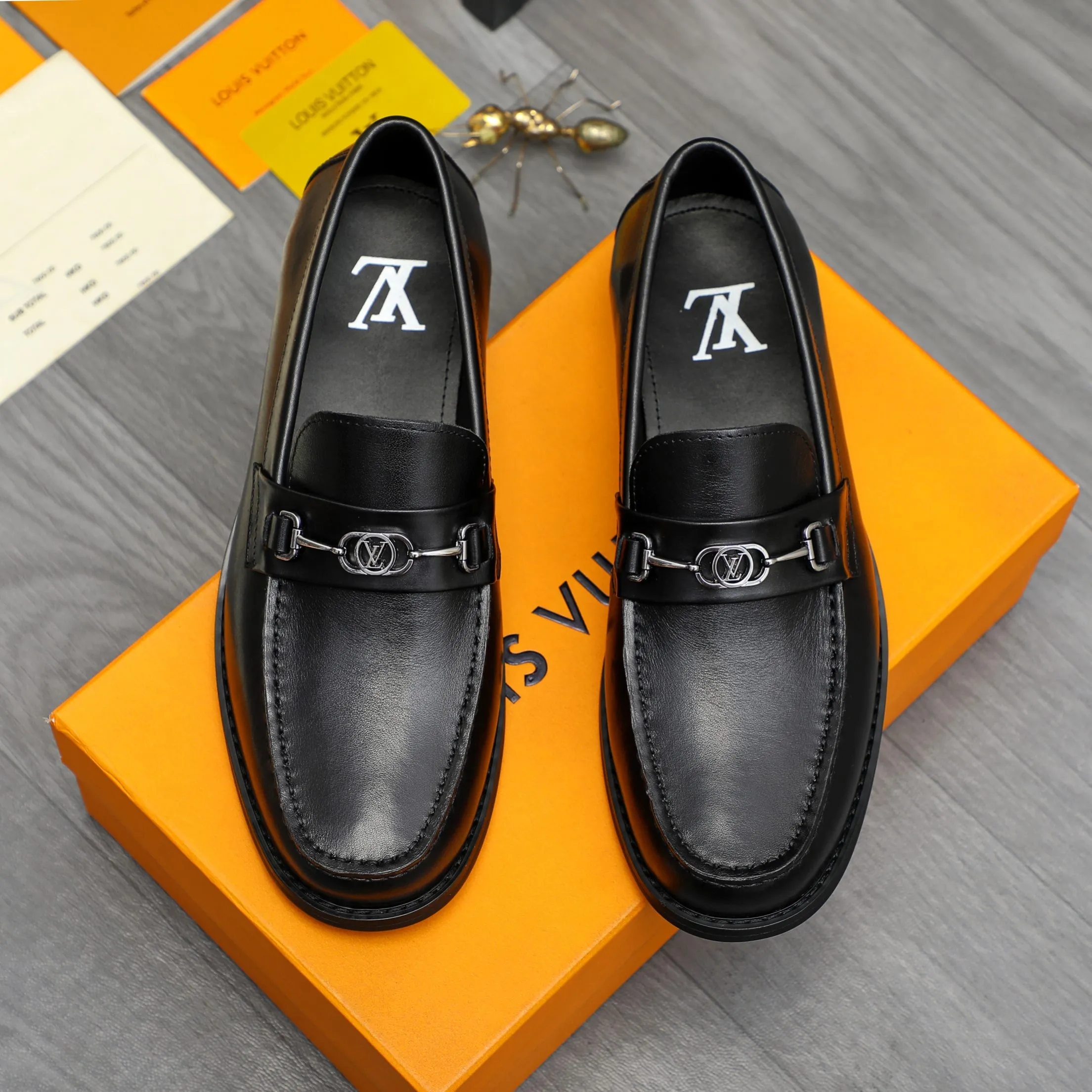 Men's shoes 💰p460 Product trademark: LV (Louis Vuitton) business slip-on leather shoes Regular size: 38-45 (45 is custom-made and non-returnable) Product materials: Selected high-quality cowhide upper, cowhide lining, original rubber outsole